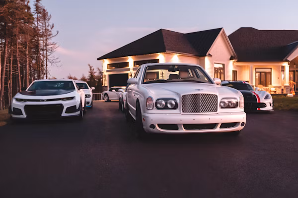 Photo 1572738468450 610a57ada5a6